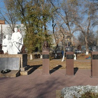 Памятник ВОВ и бюсты старочеркассцев-героев СССР