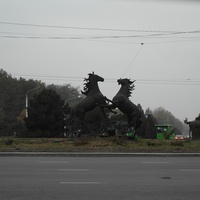 Скульптура коней в городе