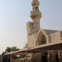 Манама. Мечеть на городском кладбище.