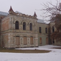 Златопільська гімназія - пам'ятник архітектури і містобудування кінця XIX століття.