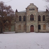 Златопільська гімназія - пам'ятник архітектури і містобудування кінця XIX століття.
