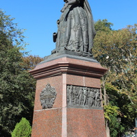 Памятник Елизавете.