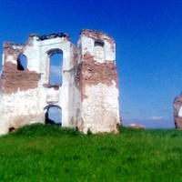 Руины церкви в Почаевичах