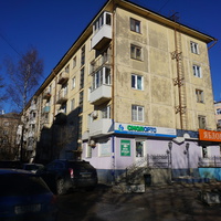На улице Николаева.