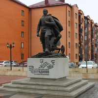 Памятник Герою Советского Союза Х.Нурадилову (2018 г.).