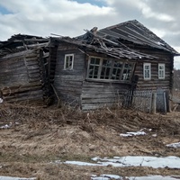 разрушенный дом в д. Лаврушино