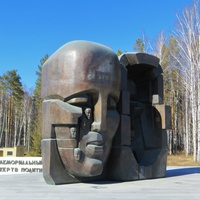 Памятный монумент "Маски скорби"