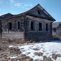 разрушенный дом в д. Линяково