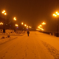 Снежный вечер на набережной