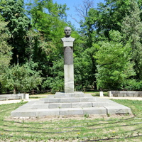 Памятник В. Я. Литвинову