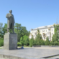 Памятник Ленину на Октябрьской площади