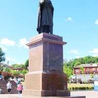 Памятник князю Владимиру.