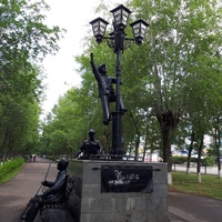 Памятник в сквере на улице Ленина