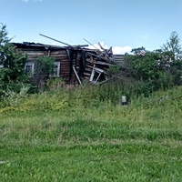 разрушенный дом в д. Становое