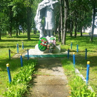 Жорновка. Памятник воину-освободителю в сквере Дома культуры.