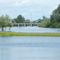 Вид на мост через реку Канаву (в деревне есть 2 моста)