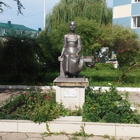 Памятник российскому учителю. На территории ОГУ им.И.С.Тургенева