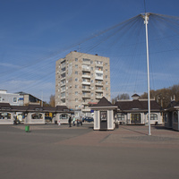 Площадь у дворца культуры Нефтянник