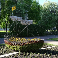 Парусник, около памятника Ивану Сусанину