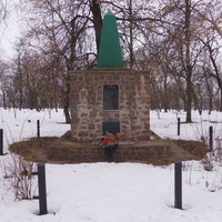 Братская могила советских воинов.Похоронено 31 воин,15 из них неизвестен.