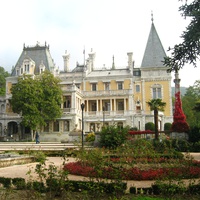 Западный фасад дворца Александра III