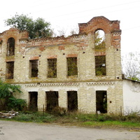 Руины старого здания на переулке Колхозном