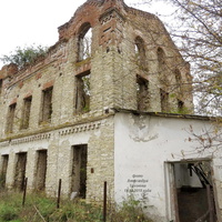 Руины старого здания на переулке Колхозном