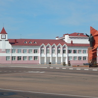 Площадь Ленина и памятник Владимиру Ильичу.