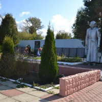 Братская могила павших советских воинов