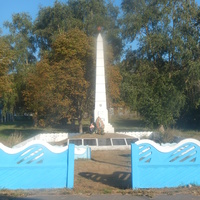 Улица Советская. Памятник погибшим советским воинам.
