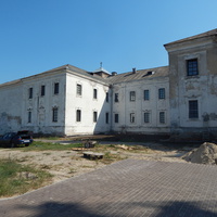 Жилое здание монастыря тоже восстанавливают.