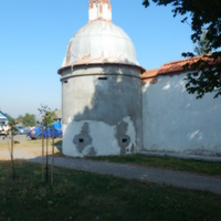 Башни ограды монастыря выполняли оборонительную функцию, о чем свидетельствуют имеющиеся в них бойницы.