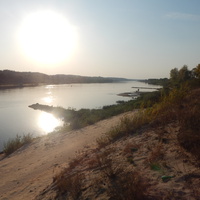 Заходящее солнце над рекой Припять вблизи деревни Юровичи.