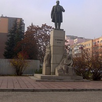 Памятник Т.Г. Шевченко, открытый в 1964 году к 150-летию со дня рождения поэта на углу бульвара Шевченко и улицы Дашковича.
