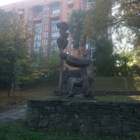 Парк имени Лазаря Глобы.Памятник основателю парка-Лазарю Глобе.