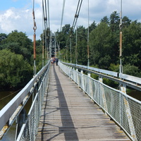 Длина пешеходной дорожки моста 193м., ширина 1,5м.