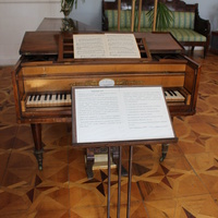 В Музее-усадьбе композитора М.И. Глинки.