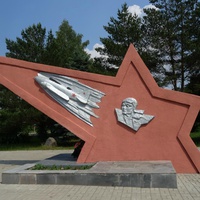 мемориальный знак экипажу Гастелло (Свой последний полет они совершили с Починковской земли, с полевого аэродрома Боровское)