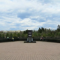 Памятник жертвам обрушения бассейна "Дельфин"