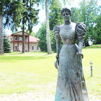 Памятник княгине М.К. Тенишевой.