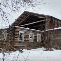 разрушенный деревенский дом в д. Данилов Починок