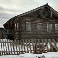 разрушенный дом в д. Бобровица