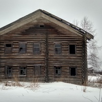 брошенный дом в д. Семеновская