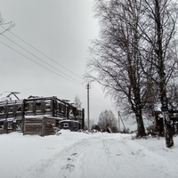 разрушенный двухэтажный дом в д. Шулево