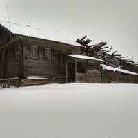 брошенный дом в д. Кудринская