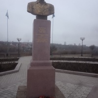 Памятник Маргелову на улице Набережная.