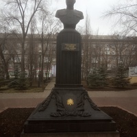 Памятник Гурову.Генерал,освобождал Донбасс.