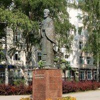 Памятник Николаю Чудотворцу на Соборной площади