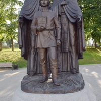 Памятник Памятник Сергию Радонежскому и его родителям. Скульптурная композиция называется «Преподобные Кирилл, Мария и отрок Варфоломей».