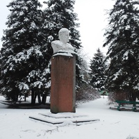 Памятник В.И.Ленину на территории завода Химмаш
